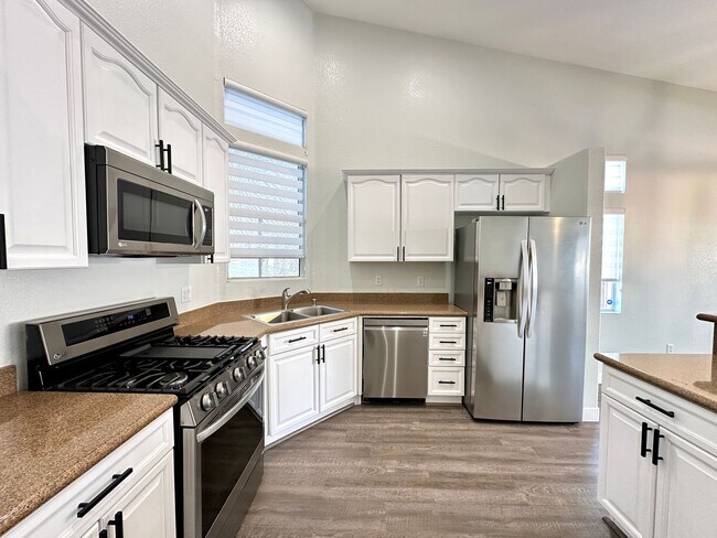 Building Photo - Aurora 4-By Pinnacle Homes