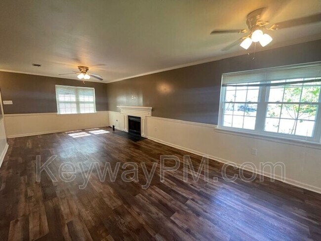 Building Photo - 3933 Miramar Dr Ext