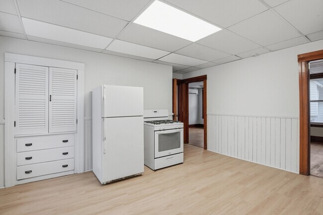 Building Photo - 34 King Philip Rd