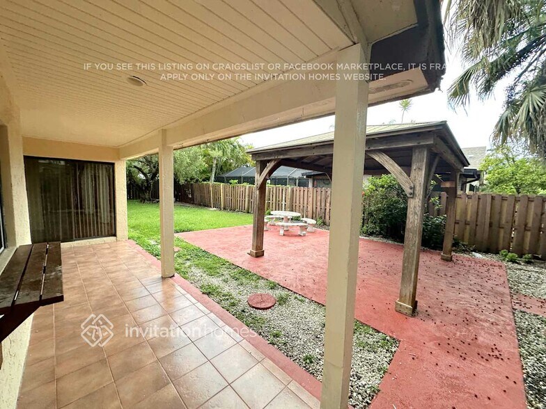 Building Photo - 15542 SW 48th St