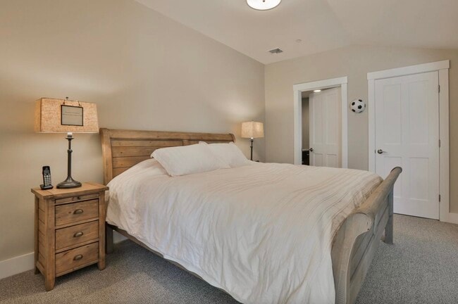 Building Photo - 26 N Main St