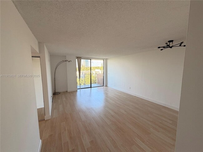 Building Photo - 2350 NE 135th St