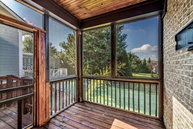 Building Photo - Stunning rental home on a premium lot in s...