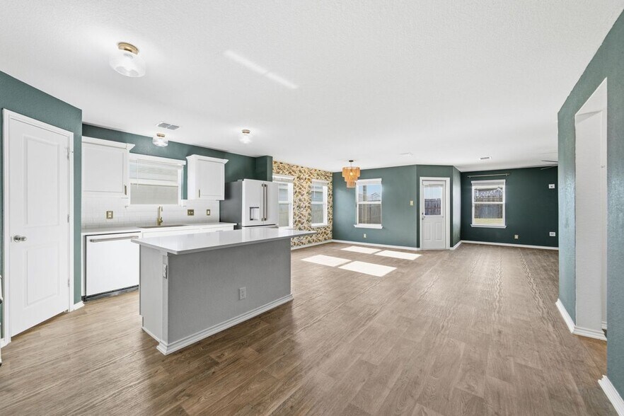 Building Photo - 10019 Bur Sedge