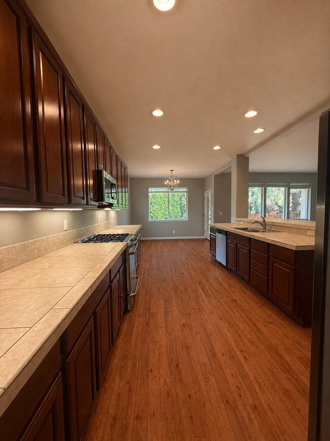 Building Photo - 60974 Snowbrush Dr