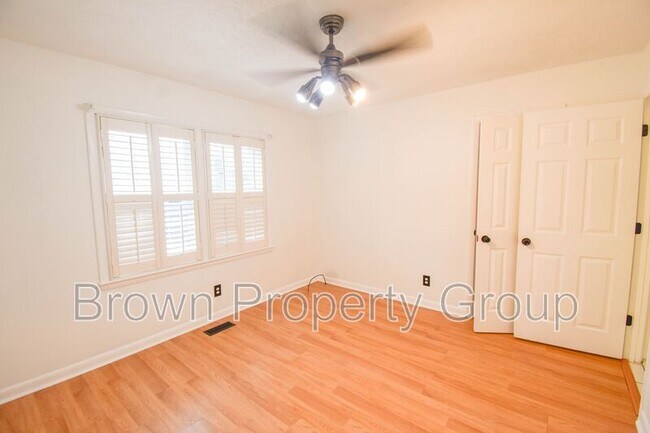 Building Photo - 805 Southview Cir
