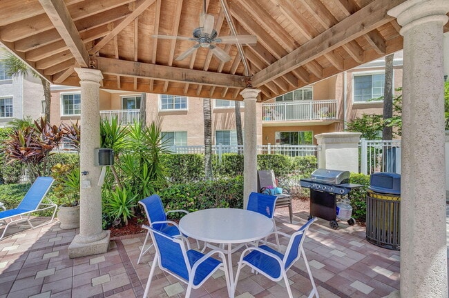 Building Photo - 5301 Myrtlewood Cir E