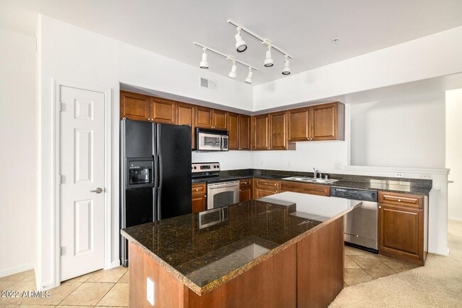 Building Photo - 1920 E Bell Rd