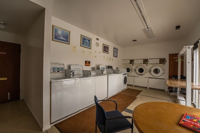 Interior Photo - University Heights