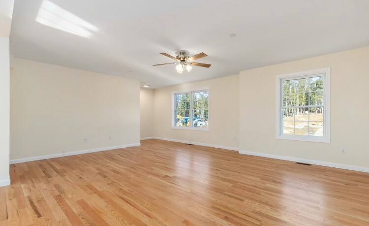 Ample living area - 17C Ada Dr