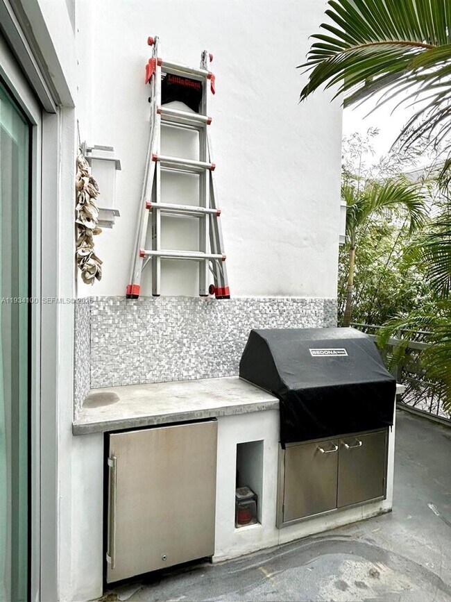 Building Photo - 221 Jefferson Ave