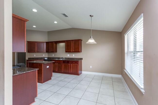 Building Photo - Spacious 4 Bed/3 Bath - Pace Mill Creek