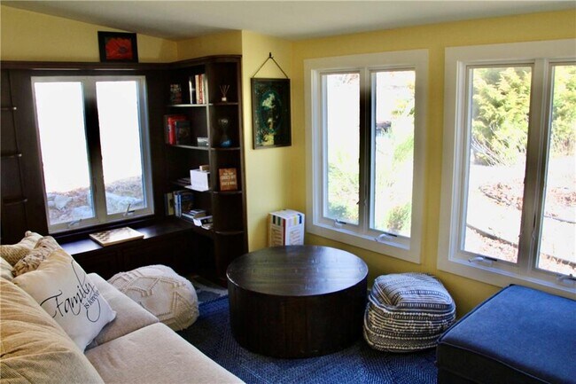 Building Photo - 39 Berrie Ln