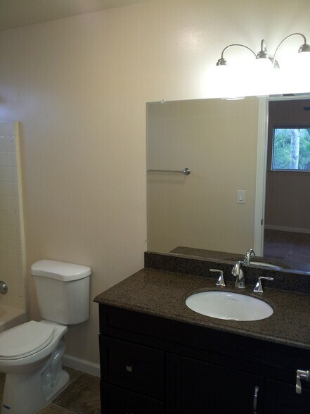 Building Photo - 5139 Omar Ct