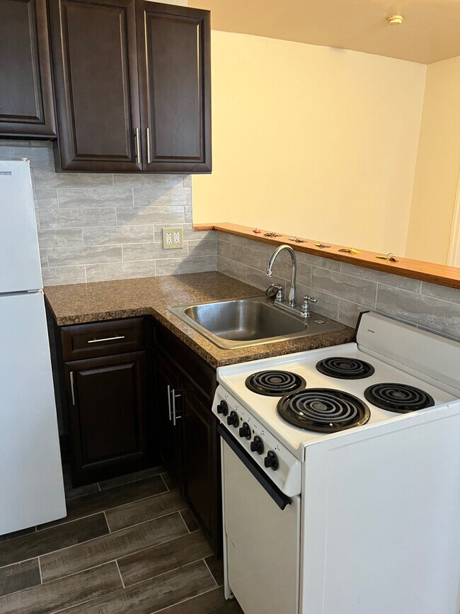 Building Photo - 4725 Chester Ave