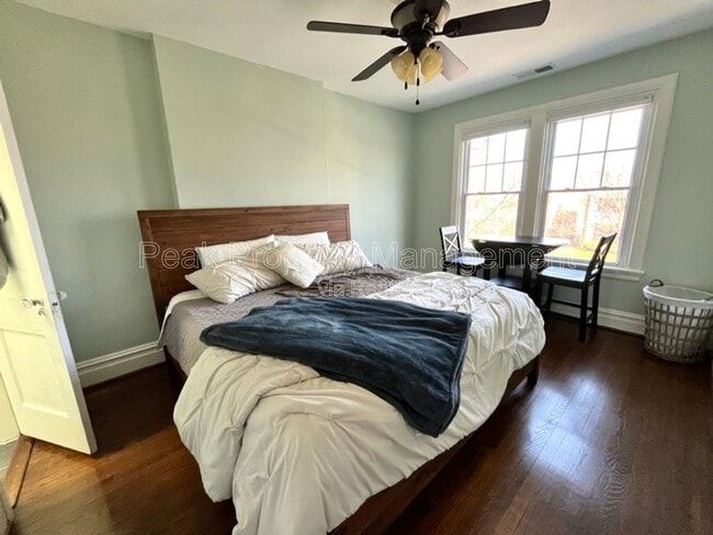 Building Photo - 3327 W Grace St