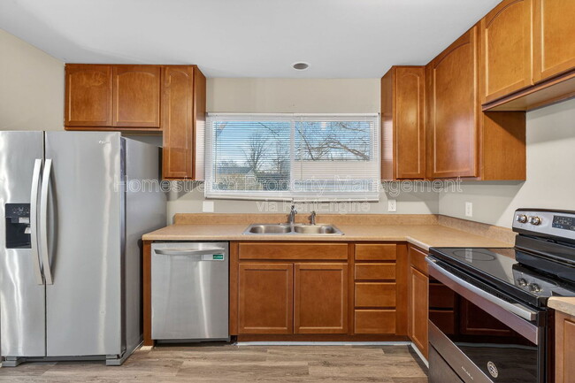 Building Photo - 2385 Greenbriar Dr