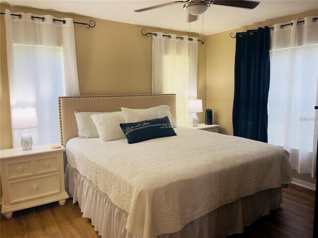 Building Photo - 8815 Manor Loop