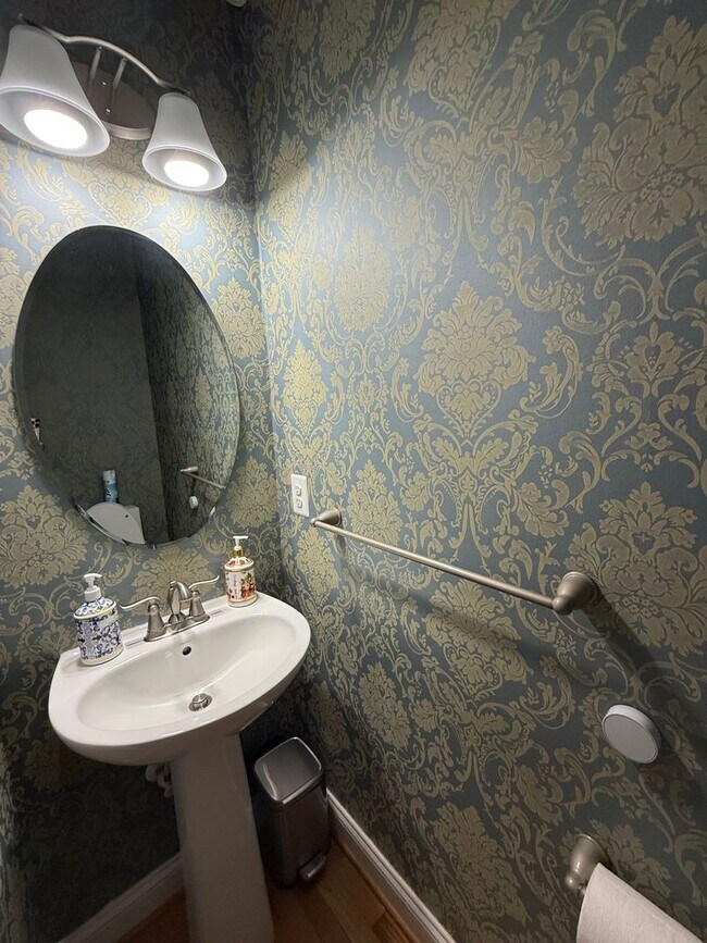 Building Photo - Stunning Luxury Twin Single-Family in Prestigious Atwater – 4BR, 3.5BA | Finished Basement with F...