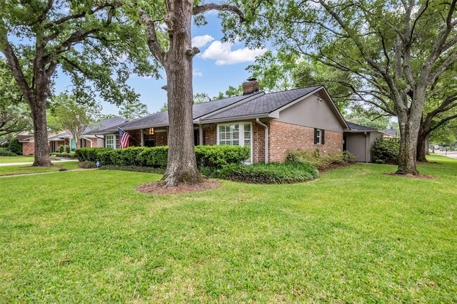 Building Photo - 10051 Meadow Lake Ln