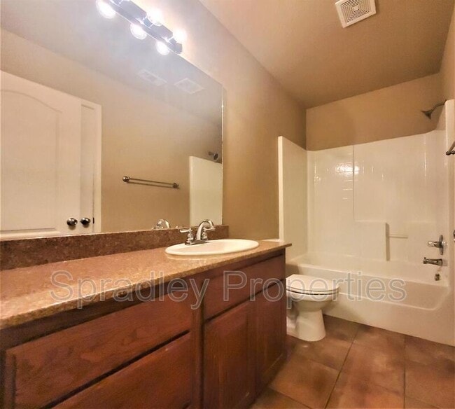 Building Photo - 4810B Deep Dr