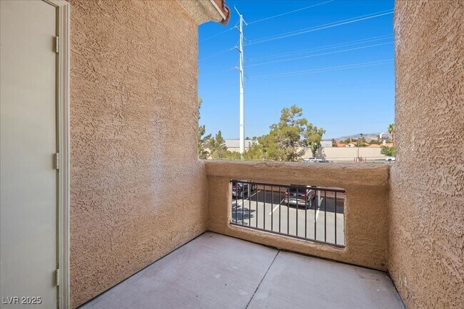 Building Photo - 900 Heavenly Hills Ct