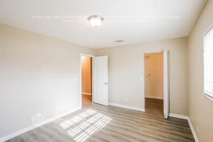 Building Photo - 10966 Winding Creek Way