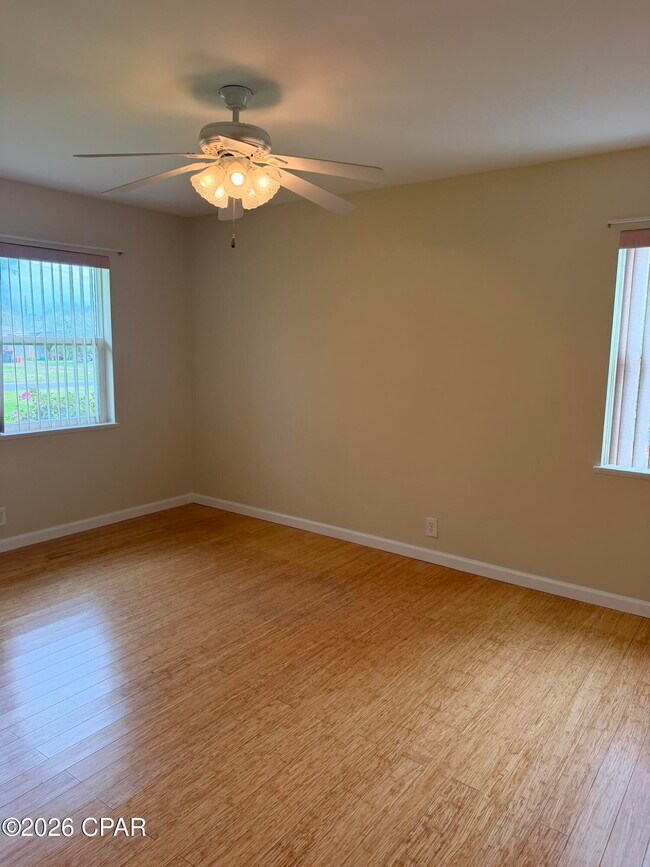 Building Photo - 215 Woodlawn Dr
