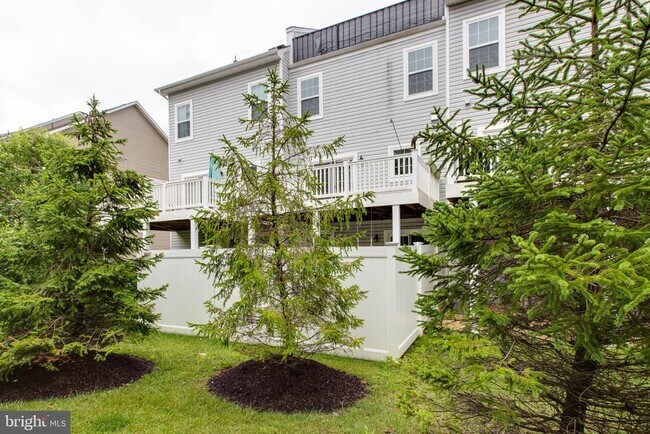 Building Photo - 1022 Linden Dr