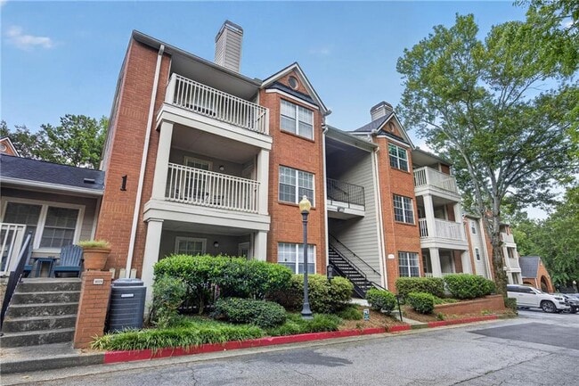 Building Photo - 1021 Chastain Park Ct NE