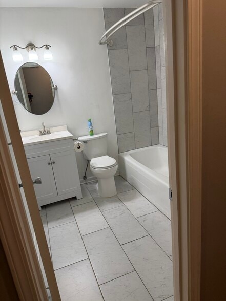 Main Bath - 7241 Renda St
