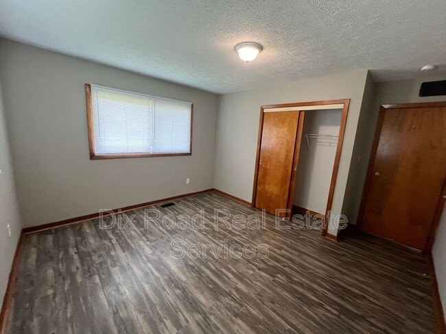 Building Photo - 440 W Wenger Rd