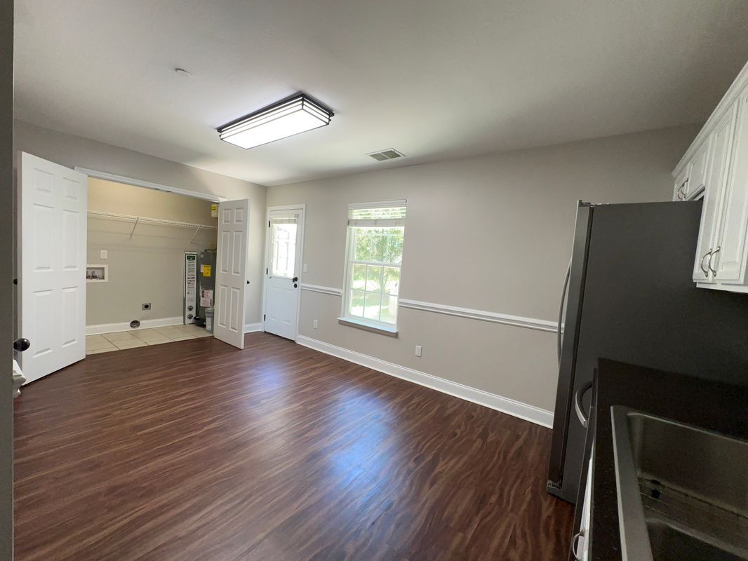 Building Photo - 1126 Maple Tree Ln