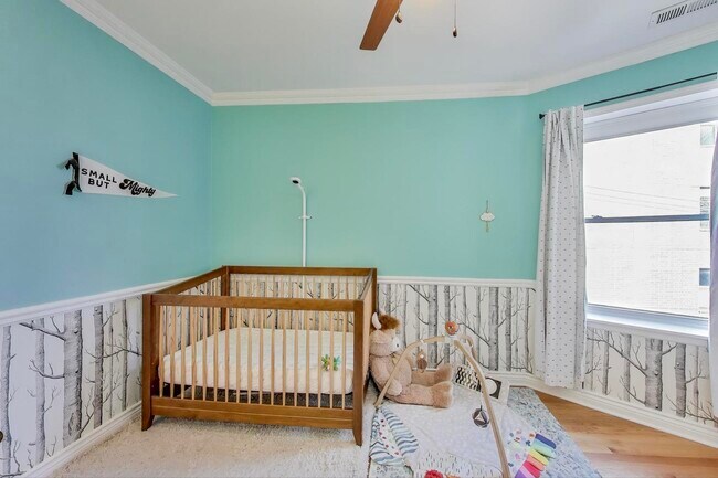 Building Photo - 5732 N Hermitage Ave