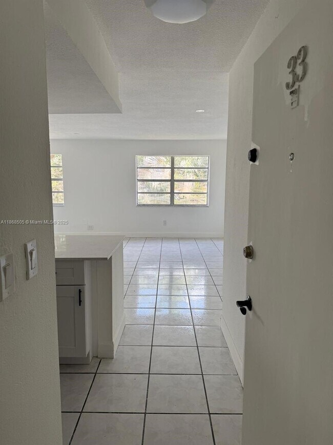 Building Photo - 1350 W 53rd St
