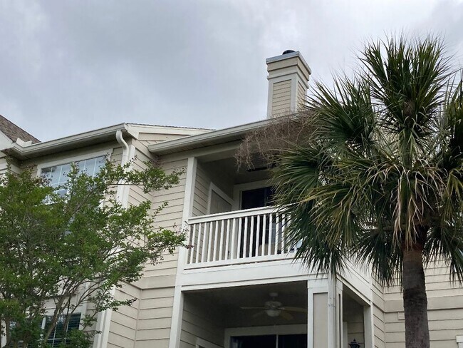 Building Photo - 1600 Long Grove Dr