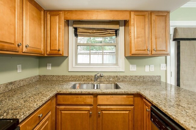Building Photo - 20 Villa Ct SE