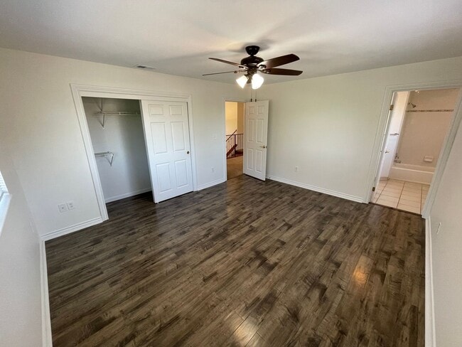Building Photo - 4527 Hollister Ave