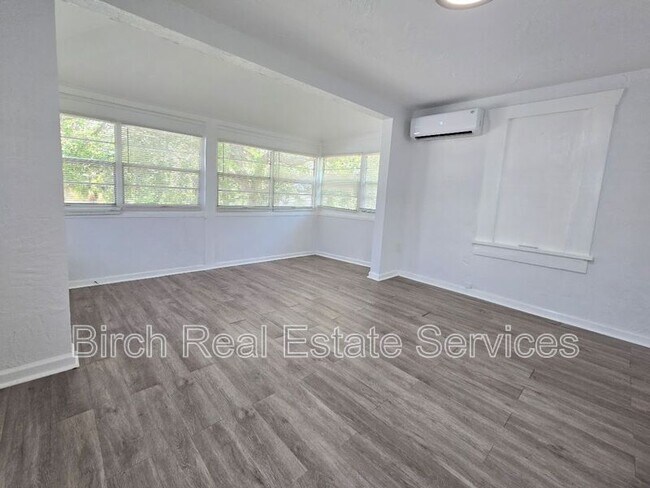 Building Photo - 837 10th Ave N