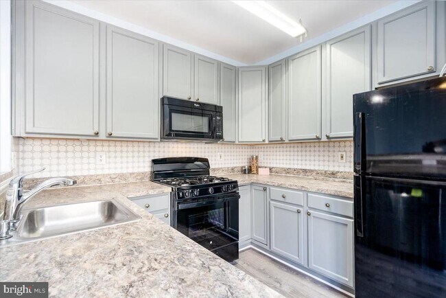 Building Photo - 12121 Amber Ridge Cir