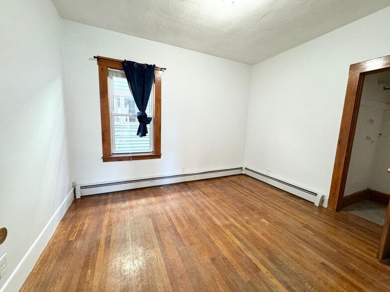 Building Photo - 28 Willow St