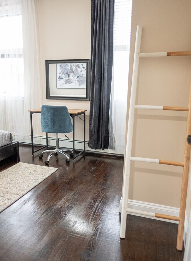 Building Photo - 245 W 113th St