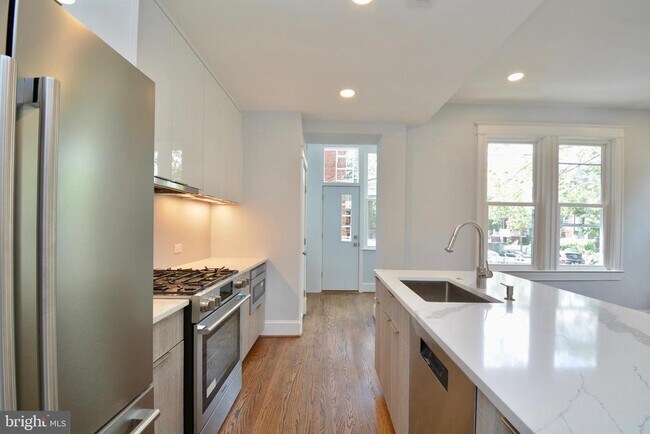 Building Photo - 1724 2nd St NW