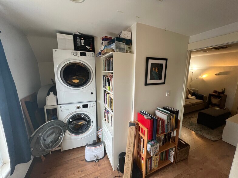 Building Photo - 7 Jay St