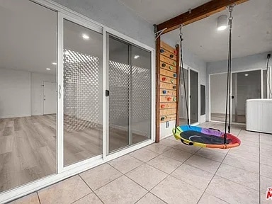 Building Photo - 423 S Rexford Dr