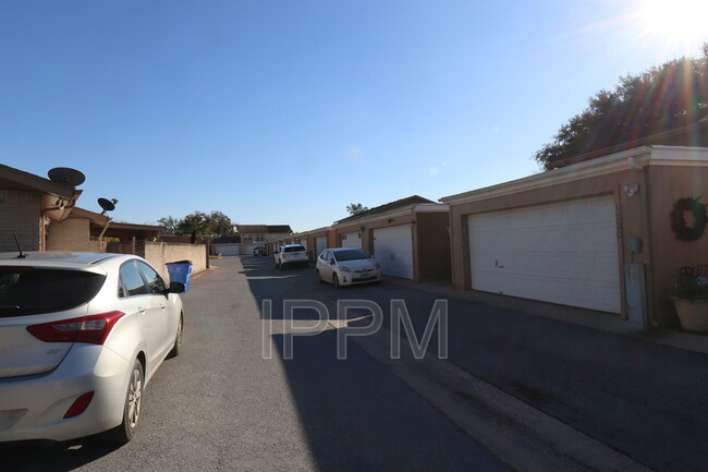 Building Photo - 1716 Palm Valley Dr W