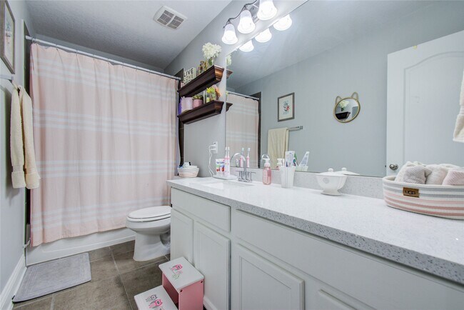 Building Photo - 19 Canterborough Pl