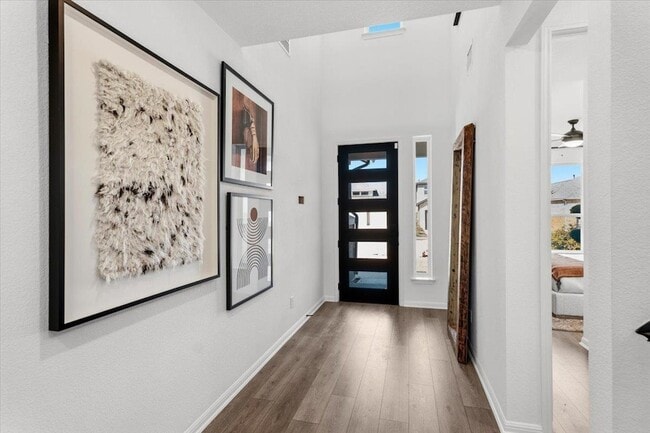 Building Photo - 212 Barton Oak Trl