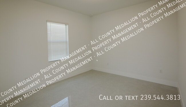 Building Photo - 141 Harold Ave S