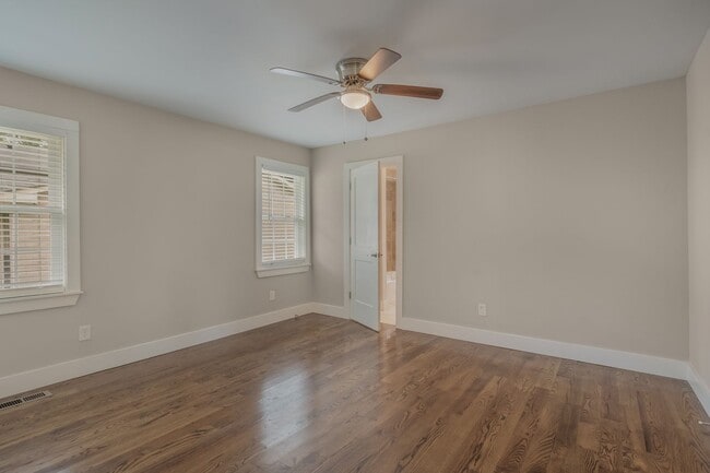 Building Photo - Charlotte Park/Nations bungalow home for r...